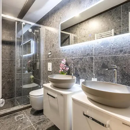 Old Town Matusko سبليت